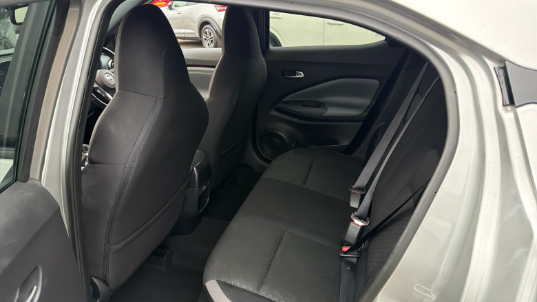 Nissan Juke 1.0 DiG-T N-Connecta 5dr Petrol Hatchback